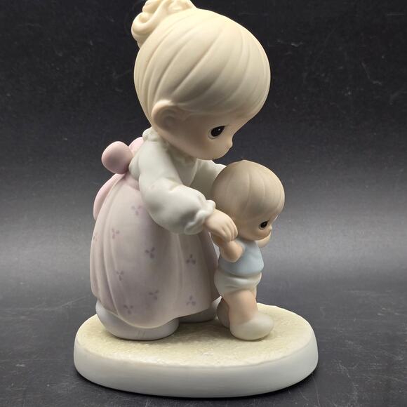 Precious Moments One Step At A Time Figurine Baby's First Steps New Mom Gift - Picture 2 of 8